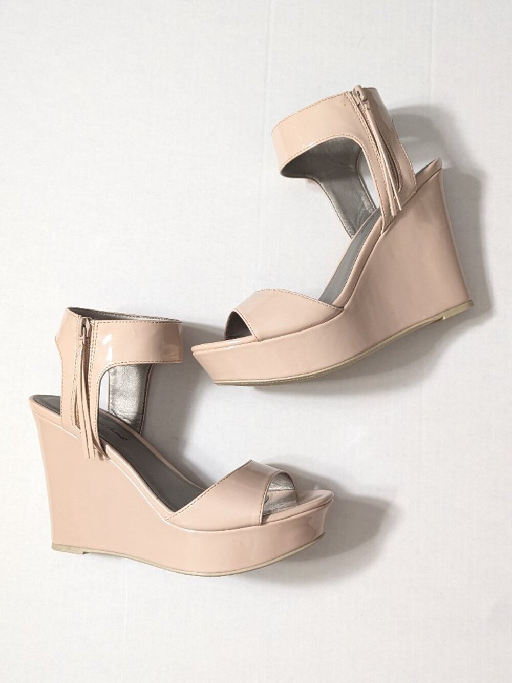 New Michael Antonio Nude Patent Amus Wedges Size 7.5